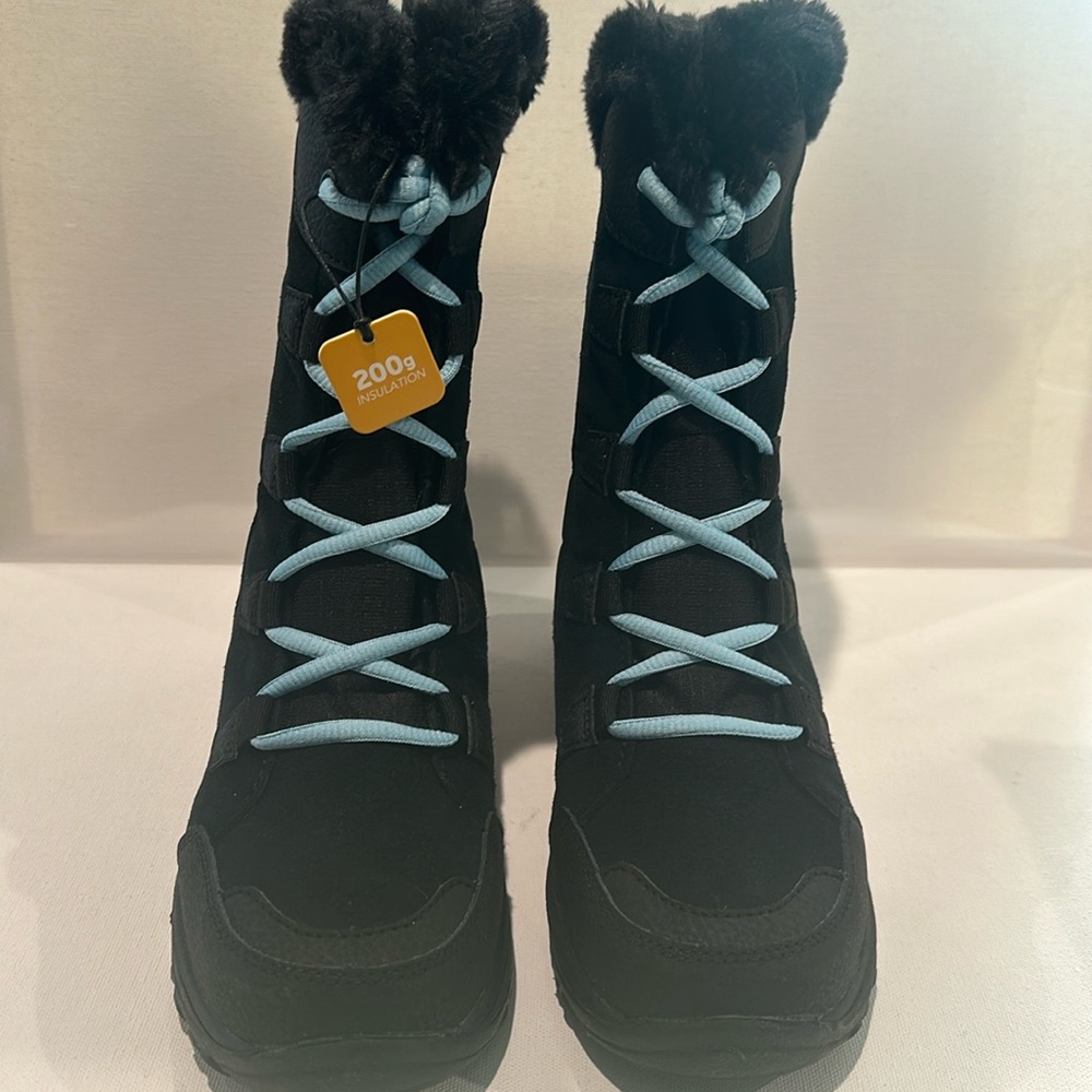 Columbia Midi Quilted Fully Lined Wayerproof Laceup Boots. Fully insulated.